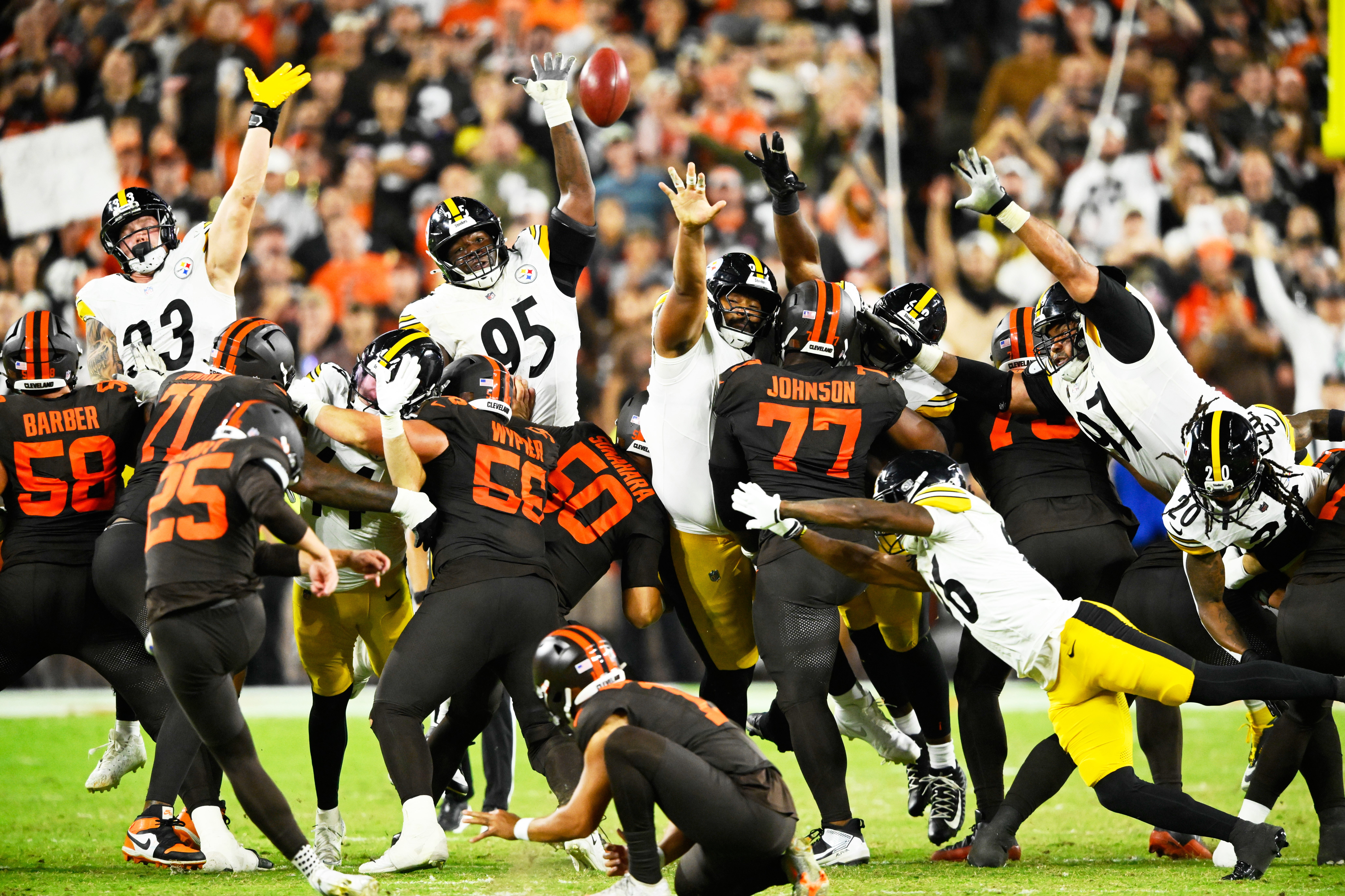 Watson lidera serie clave, Szmyt convierte gol de campo de 56 yardas y Browns superan a Steelers