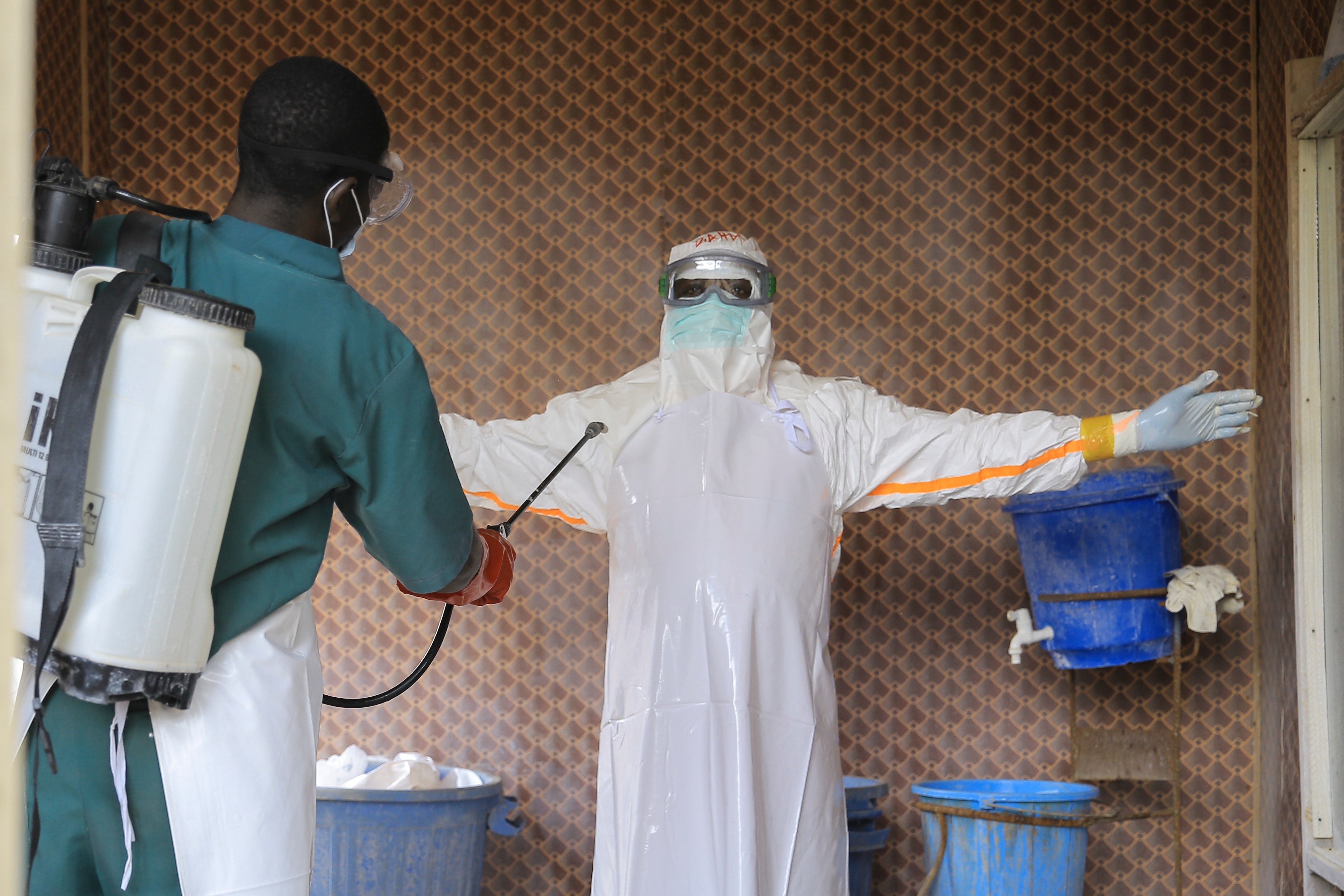 El brote de ébola en Congo supera las 4.000 muertes mientras autoridades luchan por contenerlo