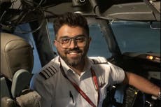 "Luché por mi vida": Piloto indio, aclamado como héroe, recuerda el ataque en la cabina de FlyDubai