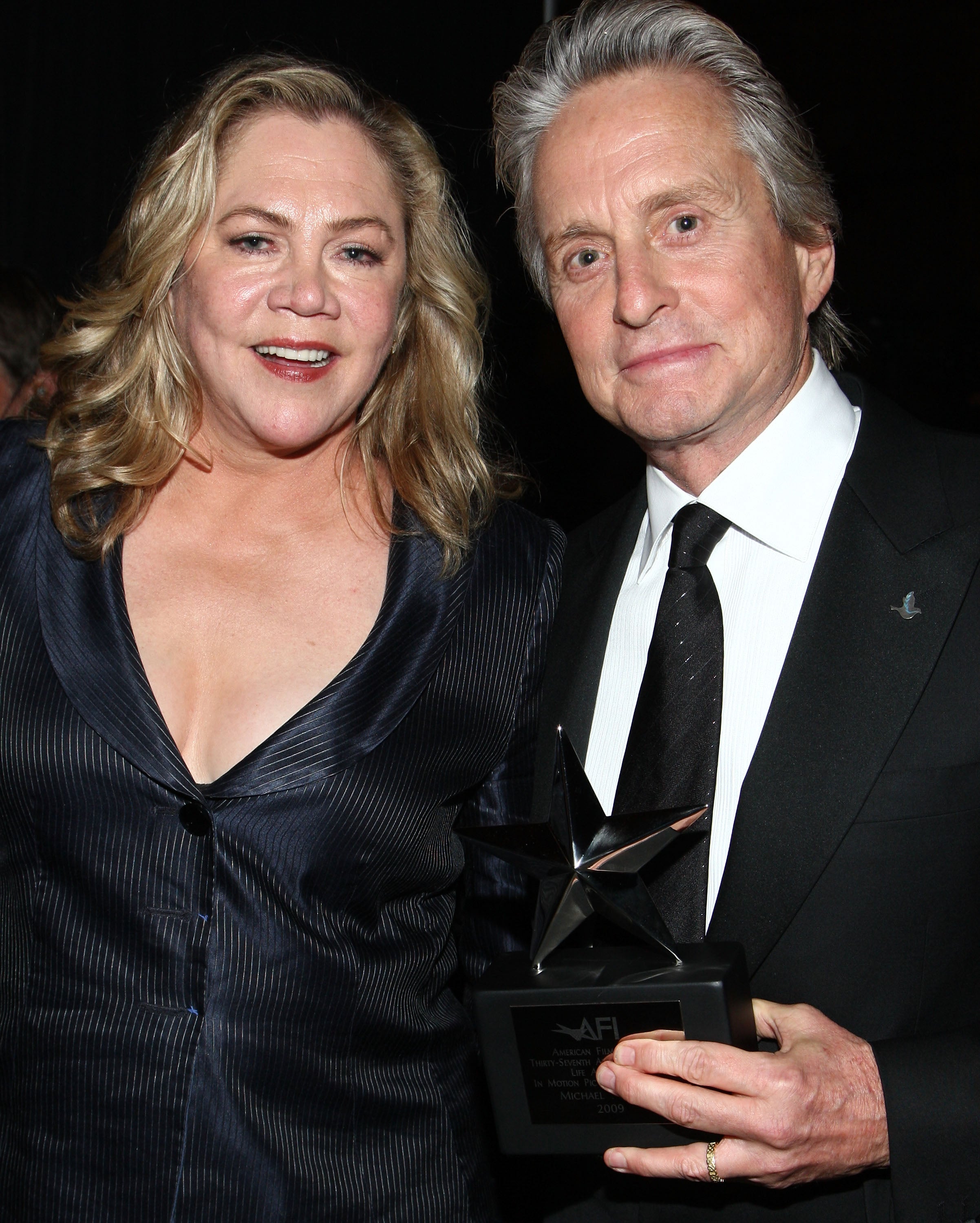 Michael Douglas habla abiertamente sobre su romance secreto con Kathleen Turner