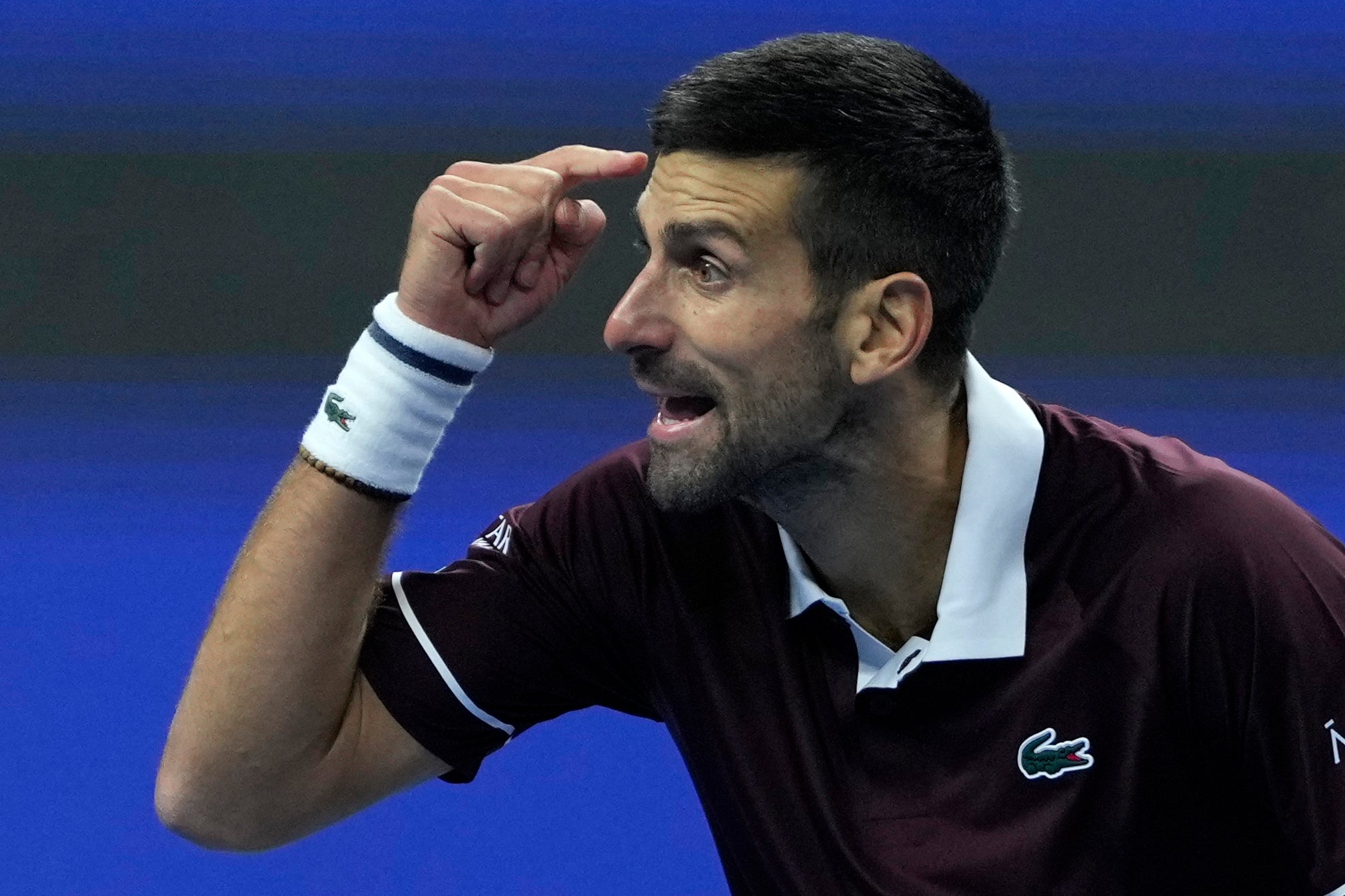 "Qué partido": Djokovic remonta, vence al local Bu y avanza a cuartos del Abierto de China
