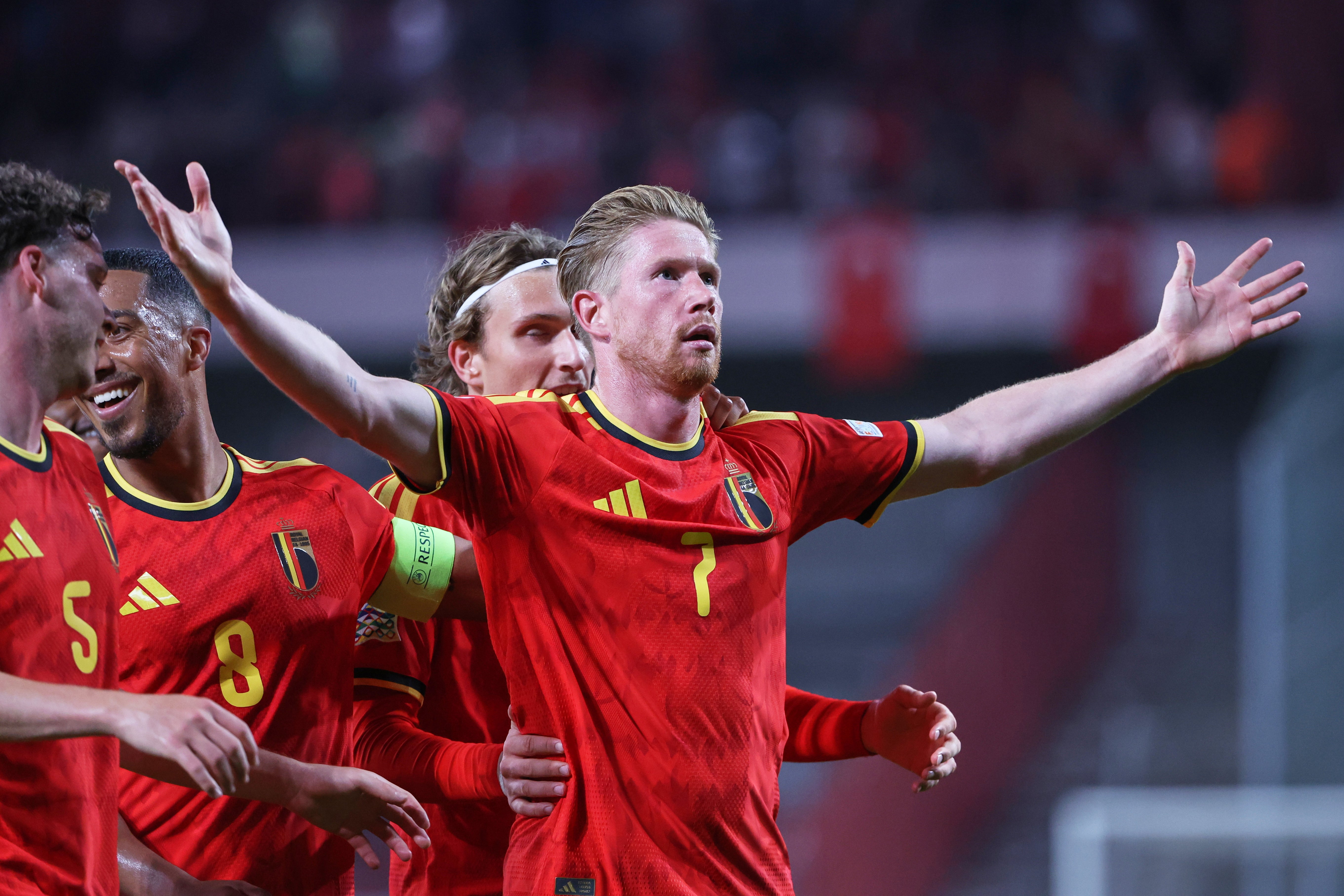 Los veteranos Lewandowski y De Bruyne brillan mientras Džeko se despide en la Liga de Naciones