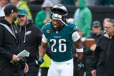 Saquon Barkley abandona juego de los Eagles ante Rams con aparente lesión de isquiotibial