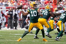 Jordan Love lanza 2 pases de touchdown y los Packers vencen 17-14 a los Buccaneers