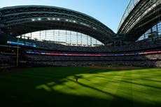 MLB deja el techo abierto para el Juego 2 entre Cerveceros y Padres tras incidente de Ty France