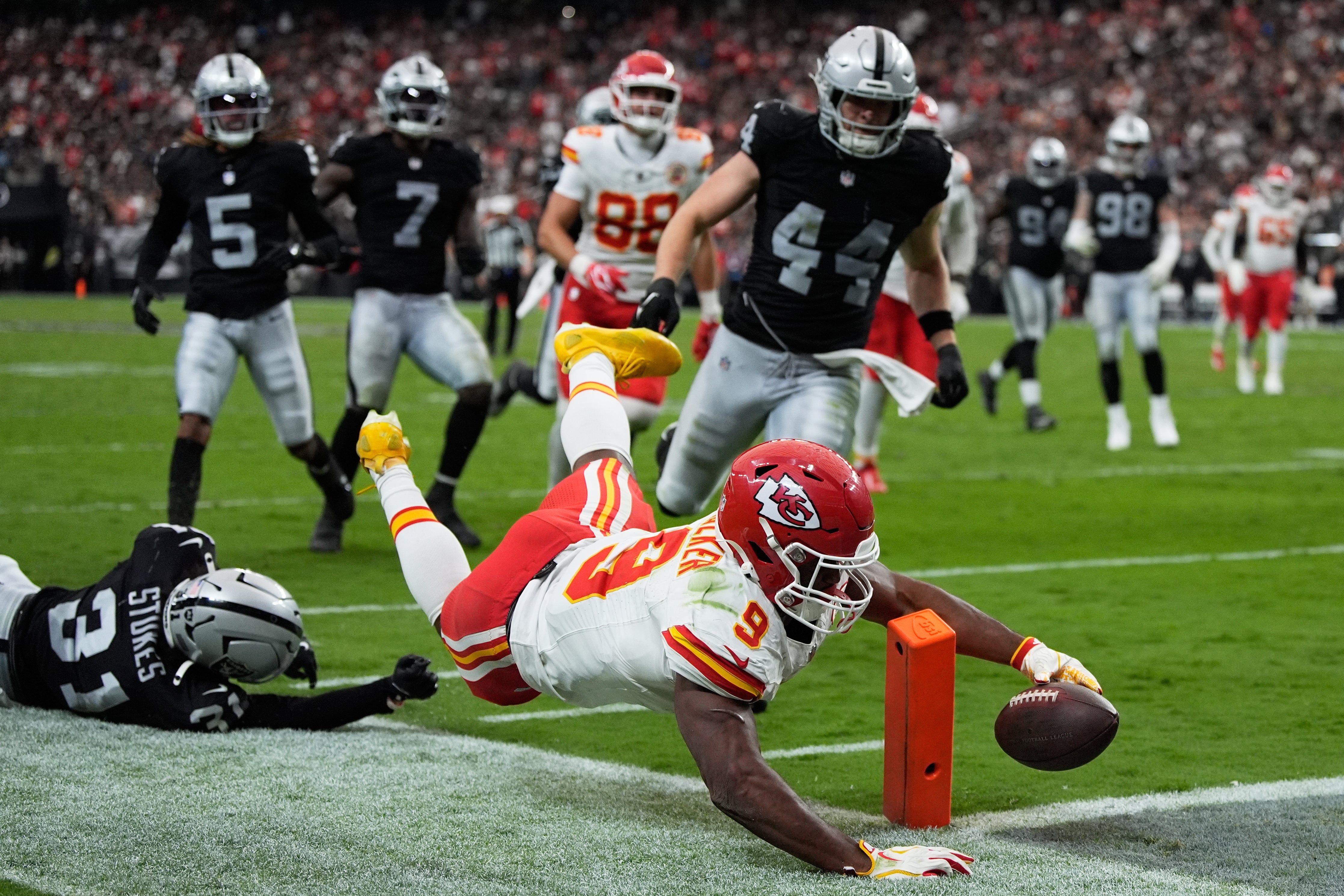 CHIEFS-RAIDERS