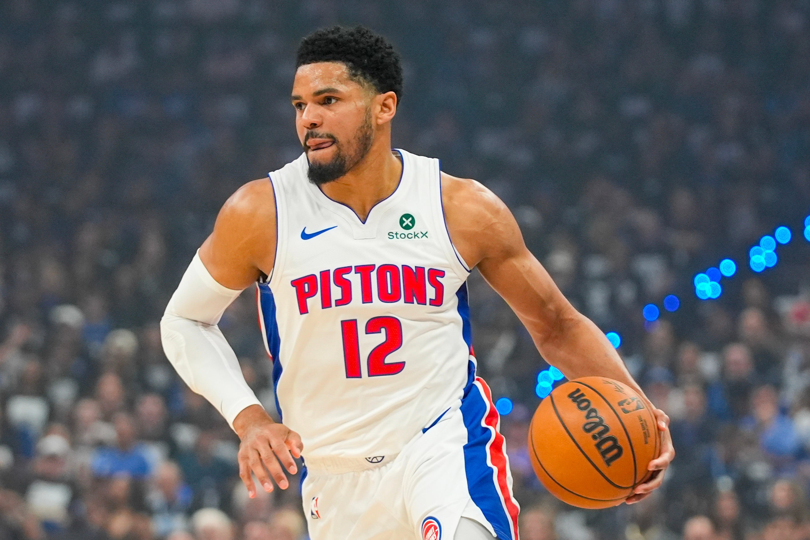 Harris en duda para el debut de temporada regular con Spurs tras lesión en pantorrilla