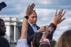 Jeffries dice que los demócratas de la Cámara buscan voltear distritos de Trump como en 2018