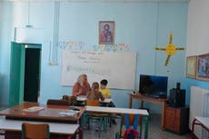 En una isla griega remota, las aulas vacías reflejan una crisis europea