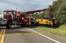 Mueren 2 personas al volcar un autobús escolar en Florida