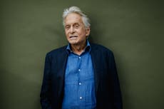Michael Douglas habla de la 'inmortalidad', Kirk Douglas y recuerdos que antes evitaba
