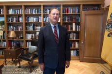 Alito dice que la Corte Suprema no puede frenar apelaciones de emergencia, critica retórica de Trump