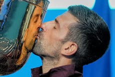 Djokovic conquista su 7mo título del Abierto de China tras retiro por lesión de De Miñaur