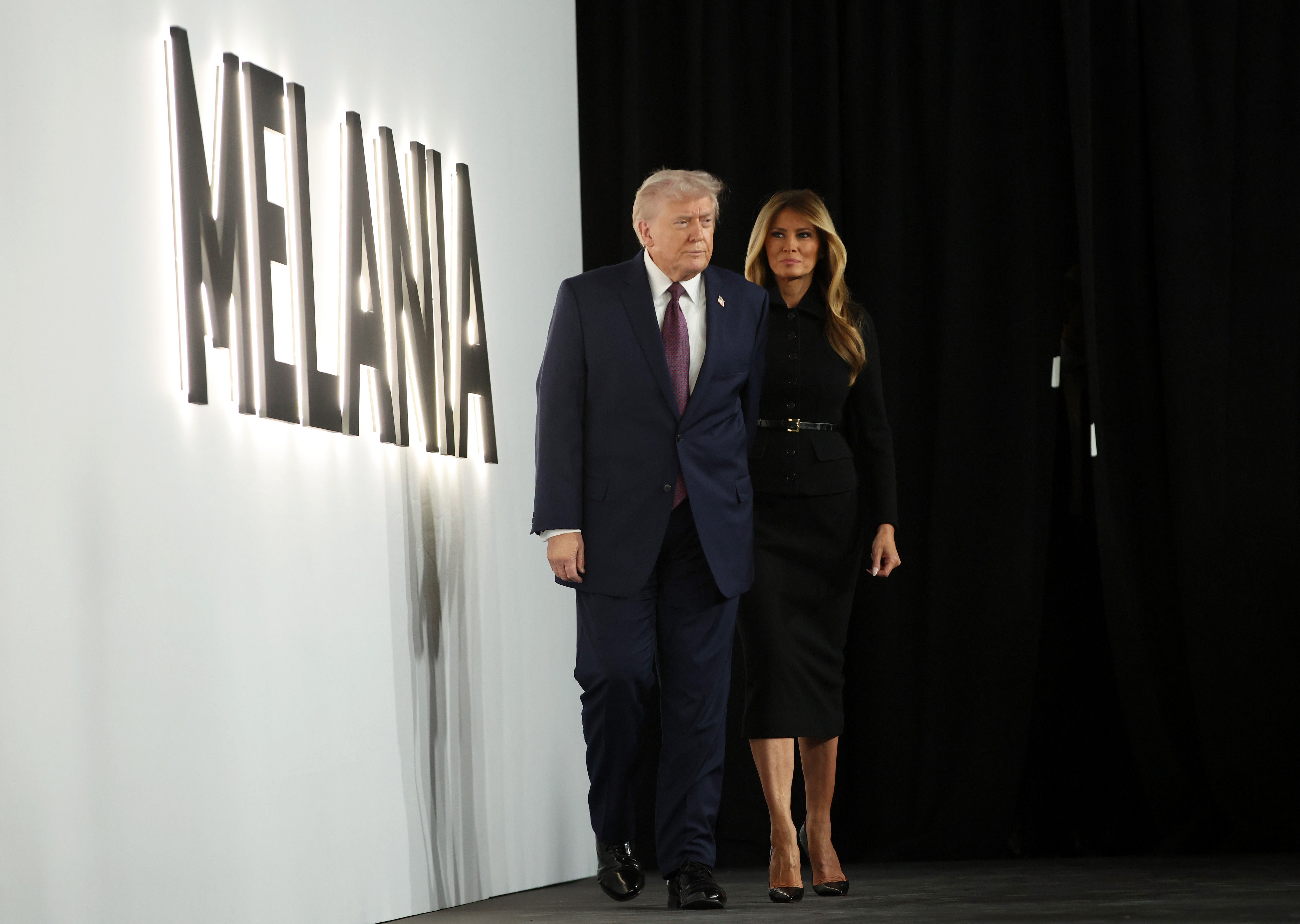 ‘MELANIA’ marcó el regreso profesional del director Brett Ratner, apartado de Hollywood tras acusaciones de conducta sexual inapropiada durante el movimiento #MeToo. Ratner dirigirá ahora la próxima entrega de ‘Rush Hour’, un proyecto que el presidente Trump había impulsado públicamente