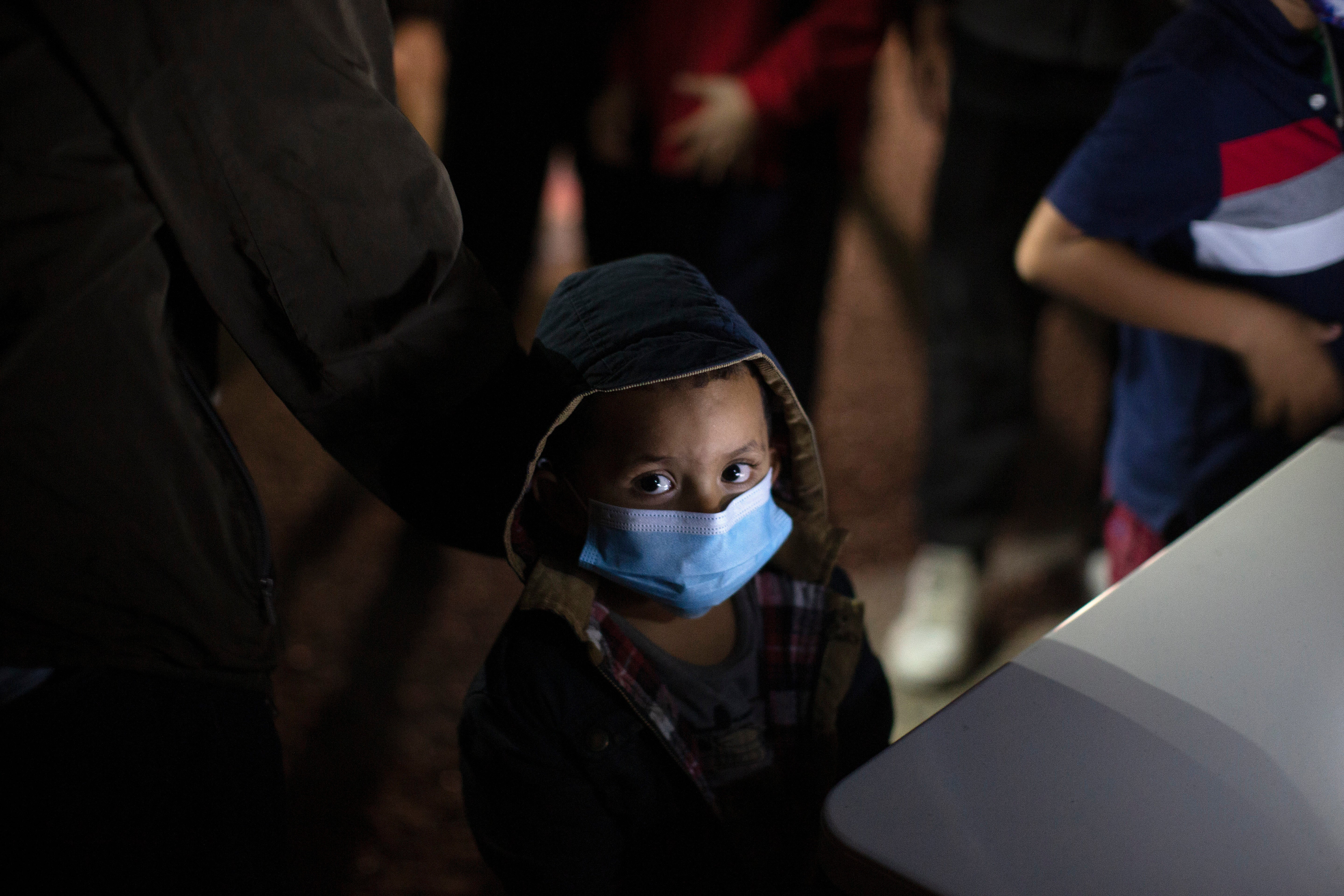 Gobierno de EEUU asignará abogados a casos de niños migrantes; preocupación entre activistas