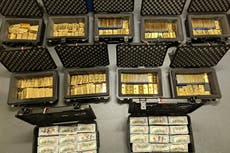 Exfuncionario de la CIA acusado de robar 40 millones en lingotes de oro se declara culpable