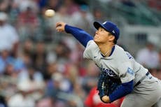 Yamamoto domina y Dodgers vencen 3-1 a Bravos con jonrones de Hernández y Freeman