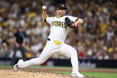 Padres evitan eliminación, vencen 4-3 a Cerveceros en 3er juego de serie divisional