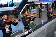 Con violines, trompetas y guitarrón, Las Vegas forma a futuros profesores de mariachi