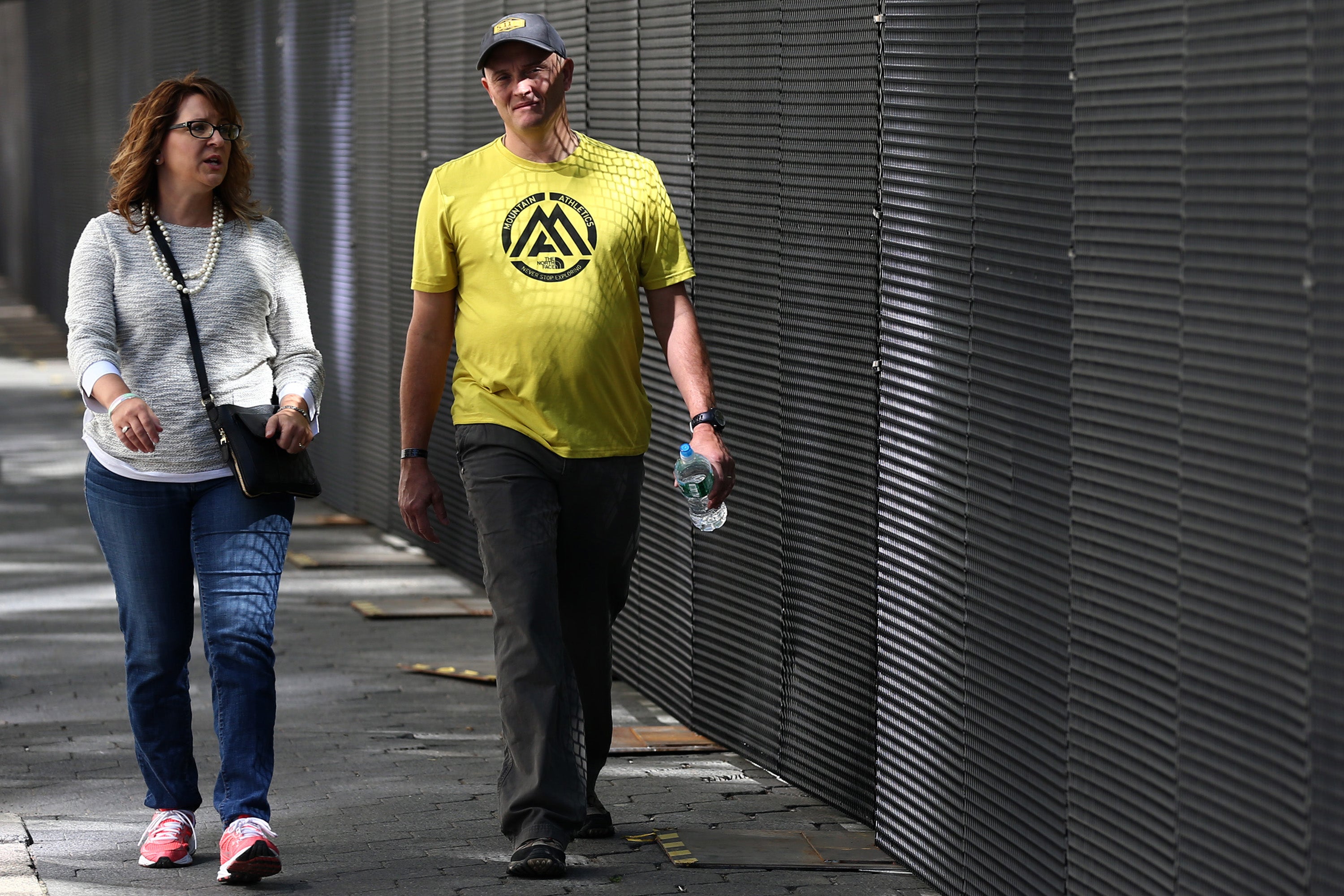 Incluso una actividad tan sencilla como caminar puede ayudar a reducir la fatiga en pacientes con cáncer colorrectal, según estudios