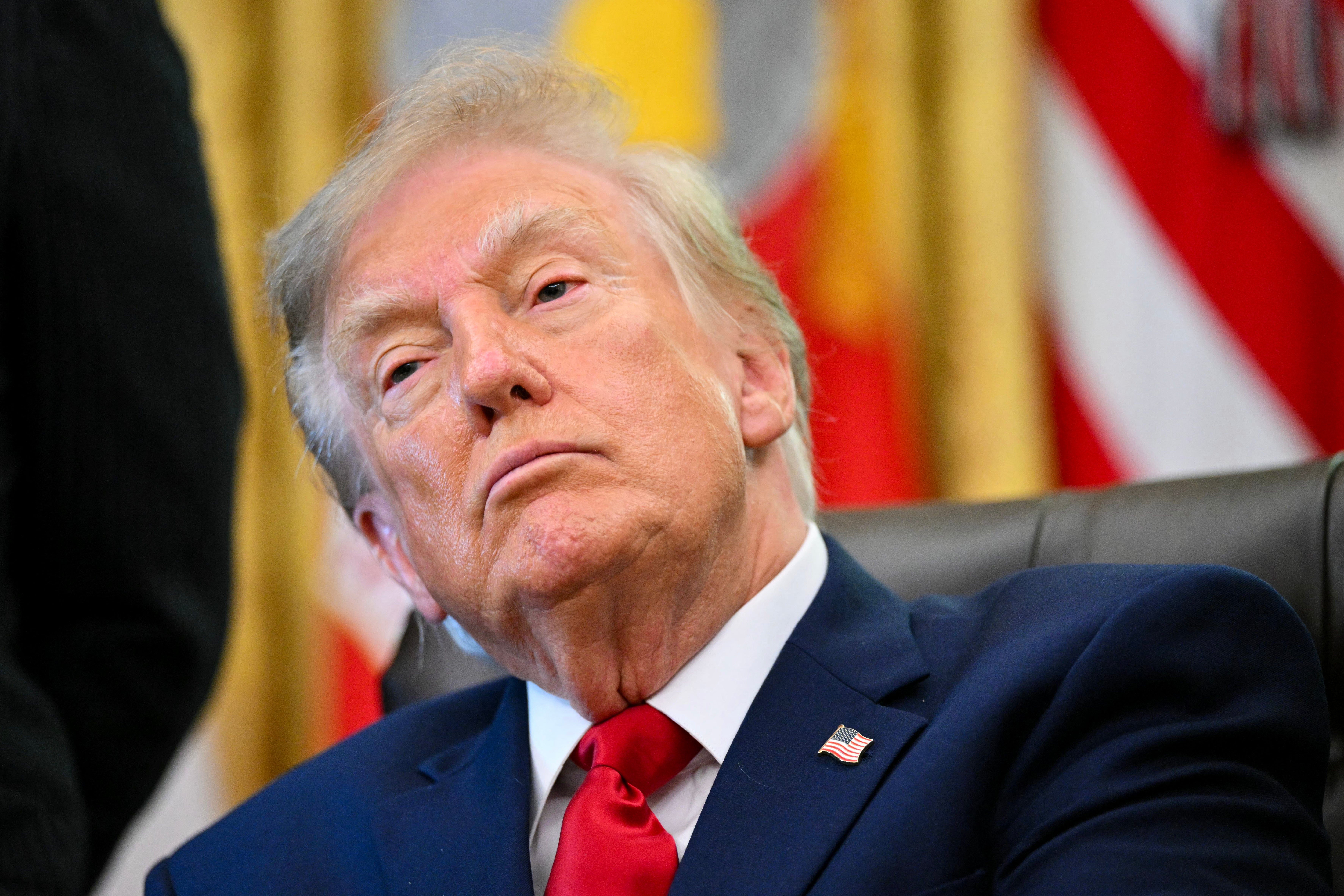 <p>El presidente Donald Trump afirmó que “podría haberle hecho cosas muy malas” a Hillary Clinton y a los expresidentes Joe Biden y Barack Obama durante un acto celebrado en la Oficina Oval</p>