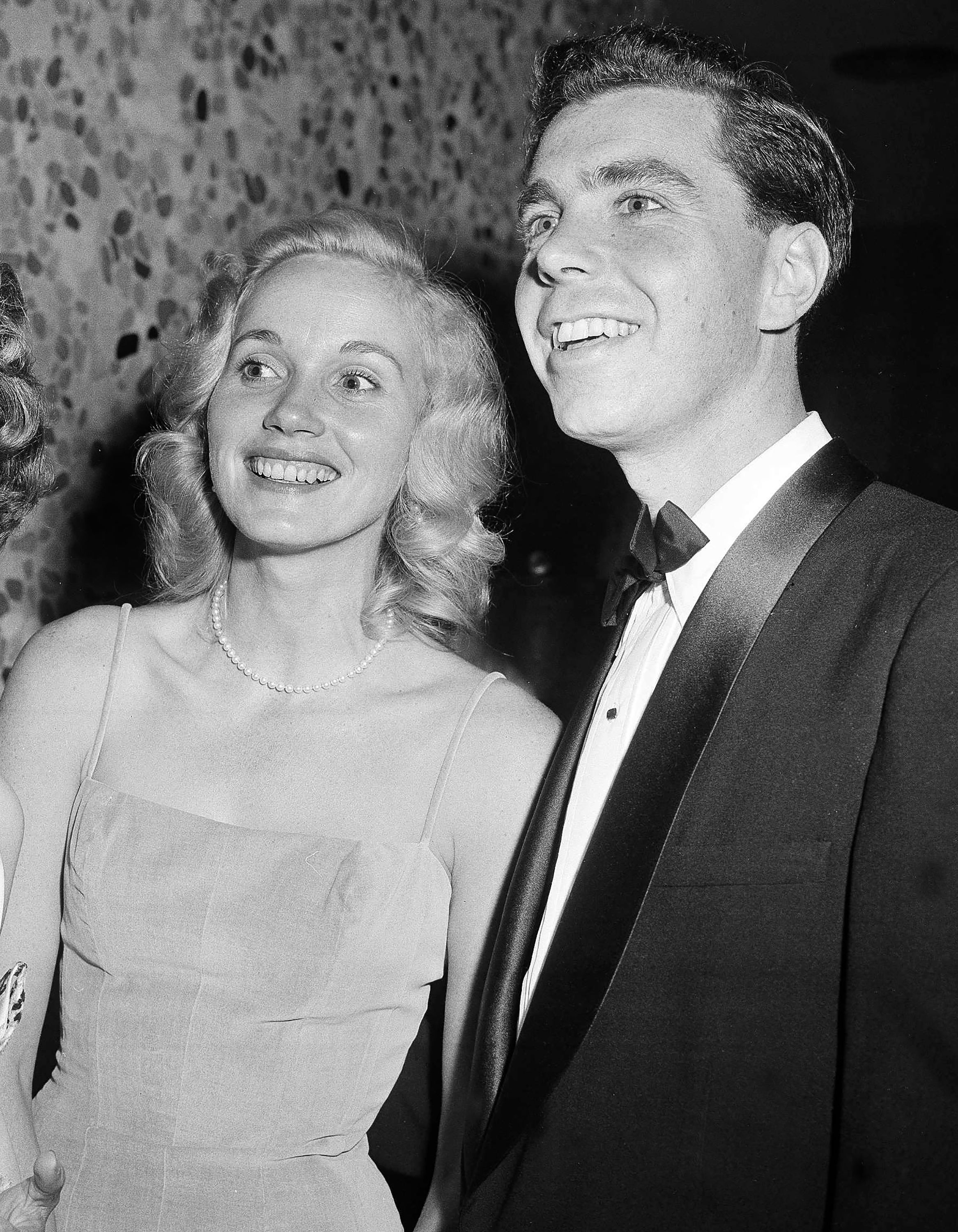 EVA MARIE SAINT-DECESO