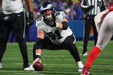 Ravens adquieren al Cam Jurgens de Eagles por selecciones, incluida una 2da ronda en 2028