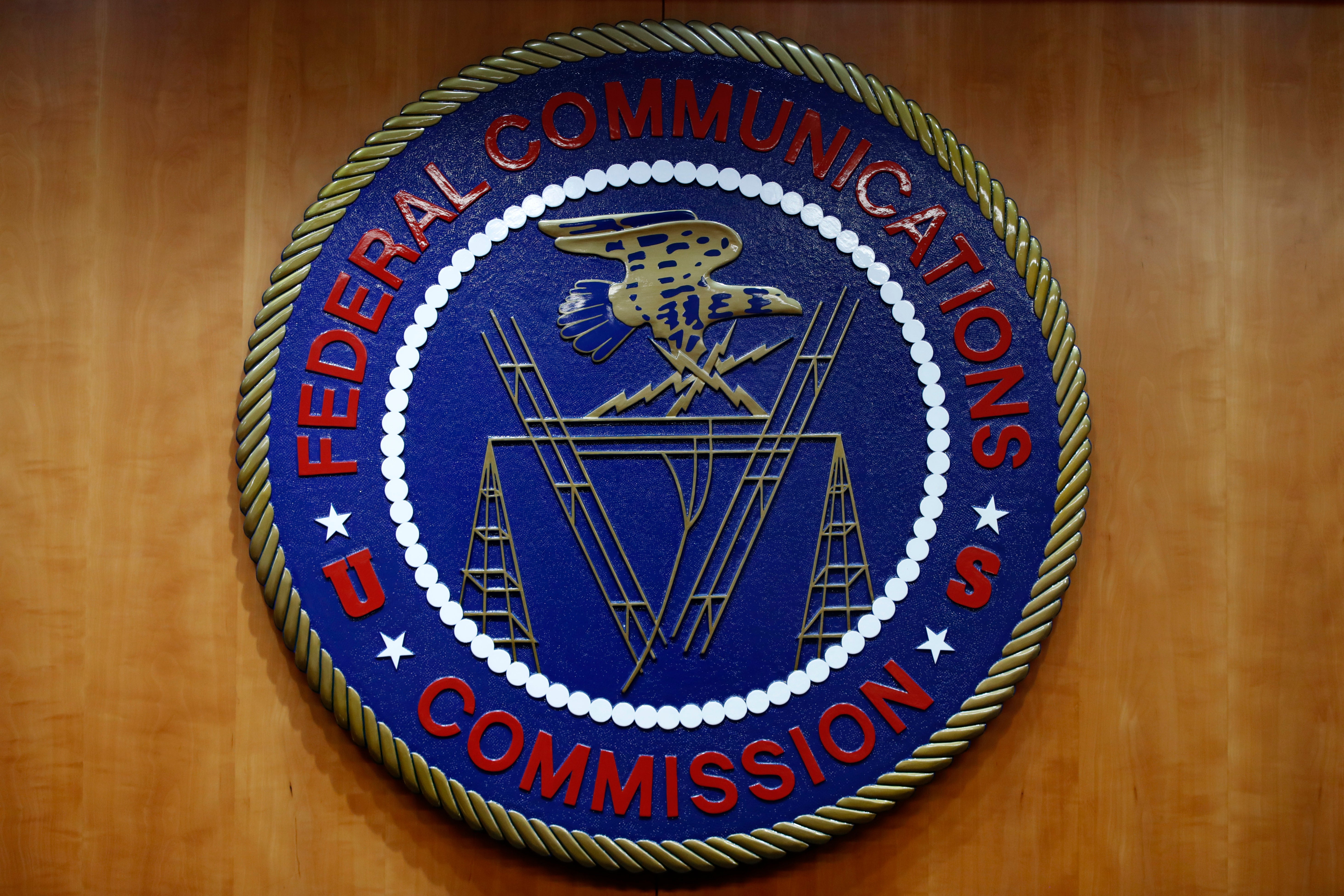 Regulador FCC sopesa permitir llamadas automatizadas previo a las elecciones de noviembre en EEUU