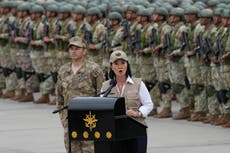Presidenta de Perú crea grupo élite contra el crimen mientras siguen asesinatos de transportistas