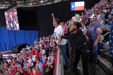 Manifestantes interrumpen a Trump en Texas mientras pide apoyo para Paxton en el Senado