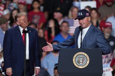Trump dice que otorgará a Roger Clemens la Medalla Presidencial de la Libertad