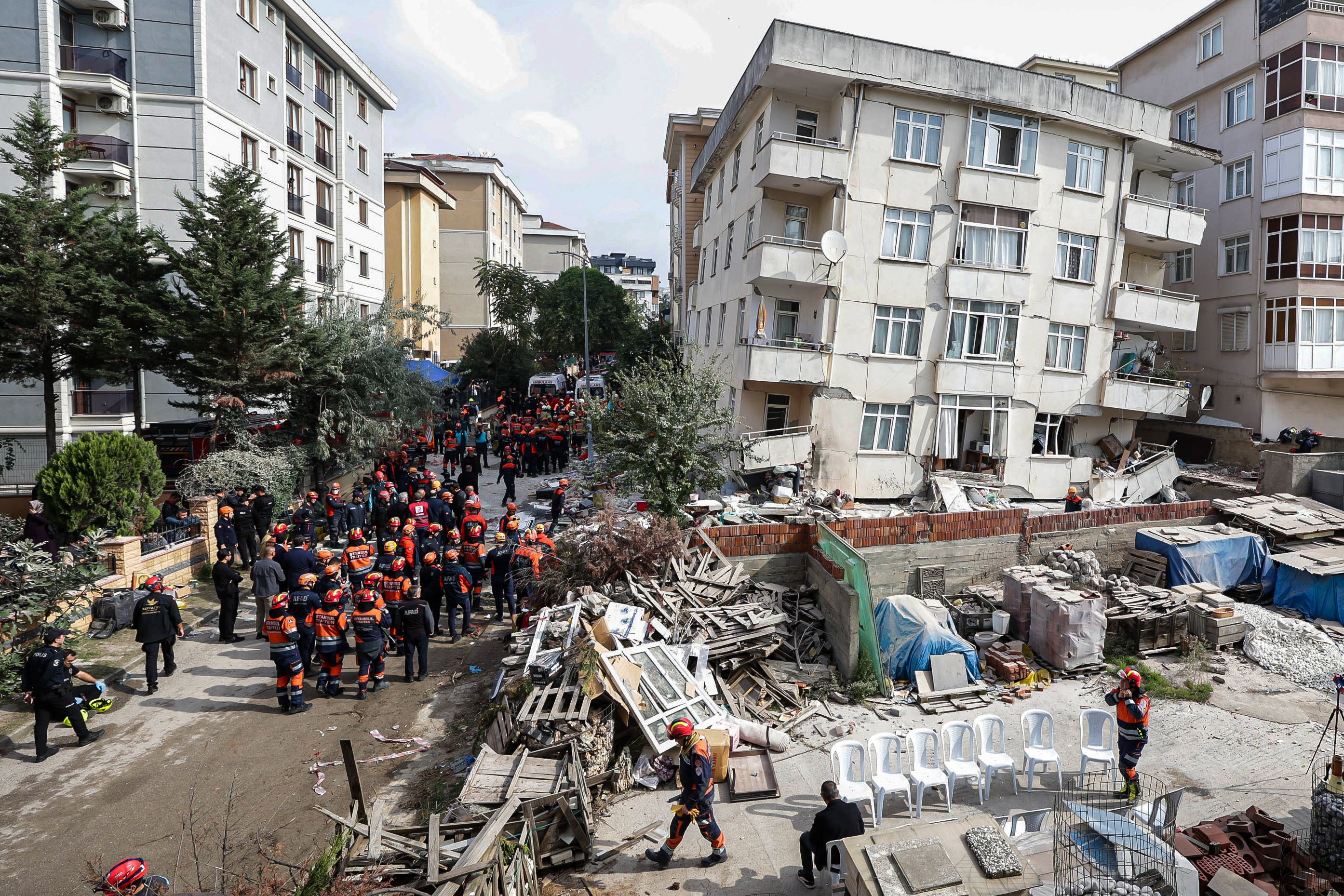 TURQUÍA-EDIFICIO-DERRUMBE