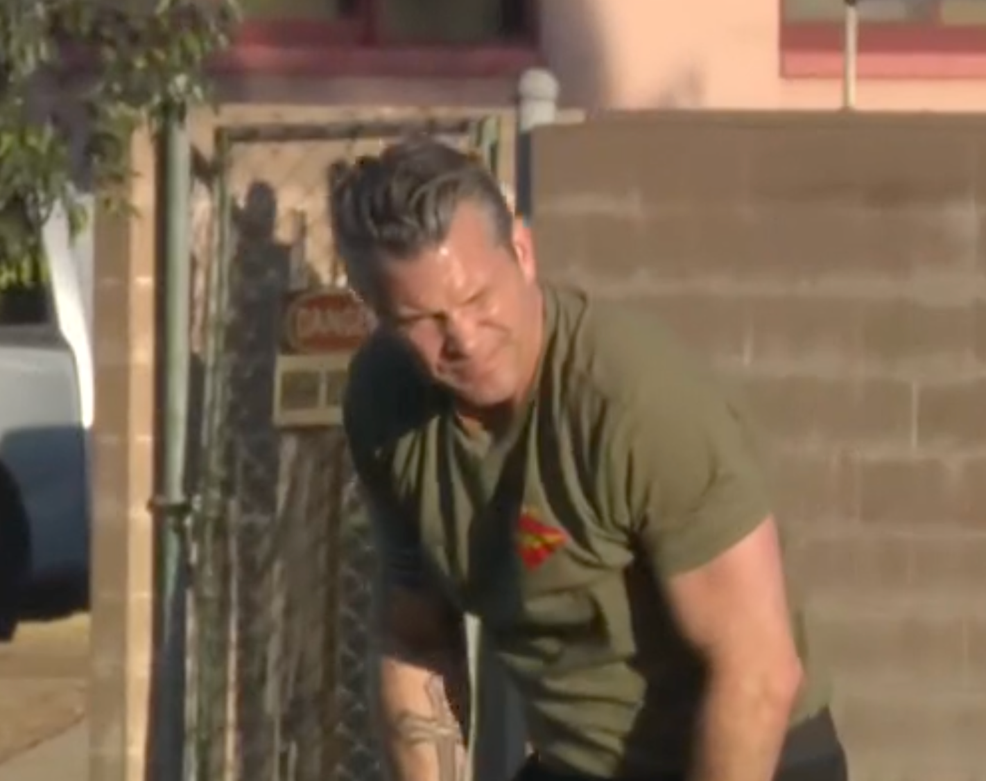 Pete Hegseth parecía tener dificultades para seguir el ritmo de los militares durante una sesión de entrenamiento físico el miércoles por la mañana