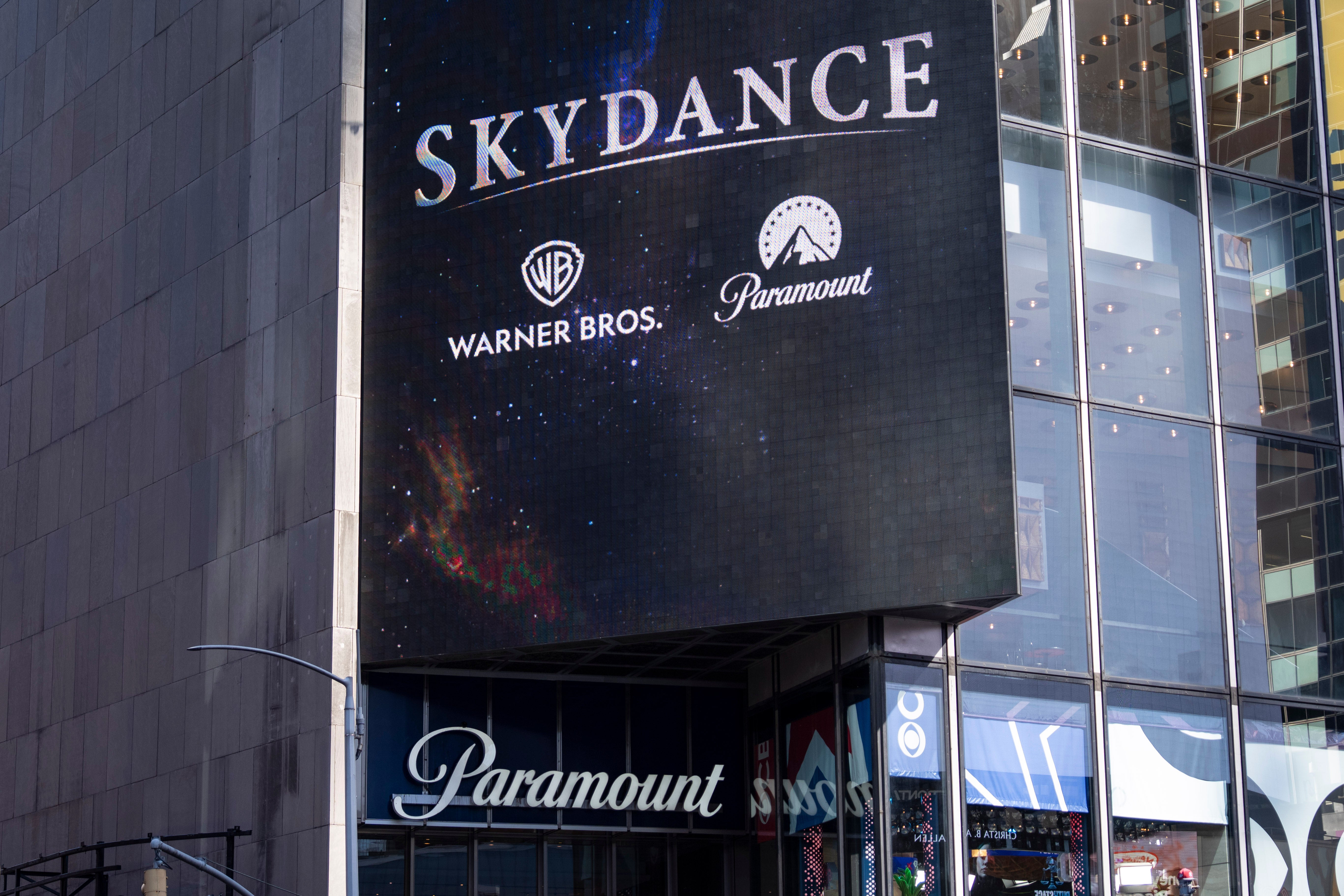 AP Explica: La compra de Warner Bros. por Paramount para el streaming, el cine y las noticias