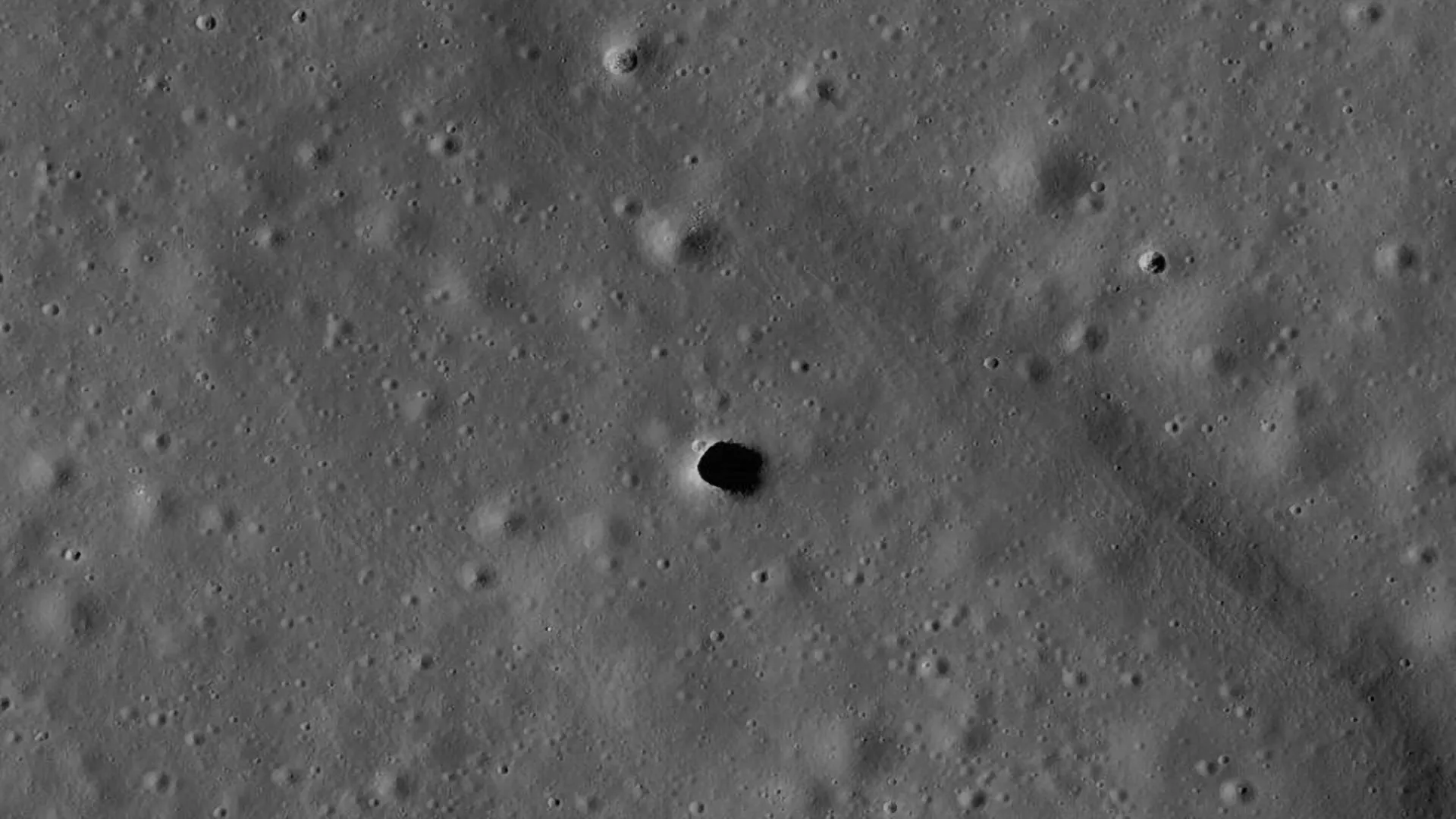 Un misterioso agujero en la superficie de la Luna podría ofrecer protección contra la radiación y las temperaturas extremas
