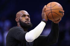 LeBron James juega por primera vez con los 76ers en pretemporada en Brooklyn