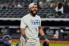 Cantando 'New York, New York', Rays celebran pasaje a la Serie de Campeonato de la Americana