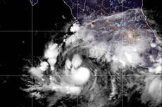 Tormenta Simón alcanza fuerza de huracán en el Pacífico mexicano