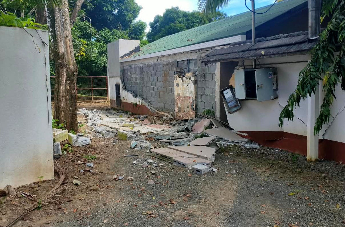 <p>Imagen de los daños menores tras el fuerte sismo de magnitud 7,6 que sacudió el país, en Santa Catalina, provincia de Veraguas, Panamá, el 9 de octubre de 2026. Hasta el momento no se han reportado víctimas ni daños</p>