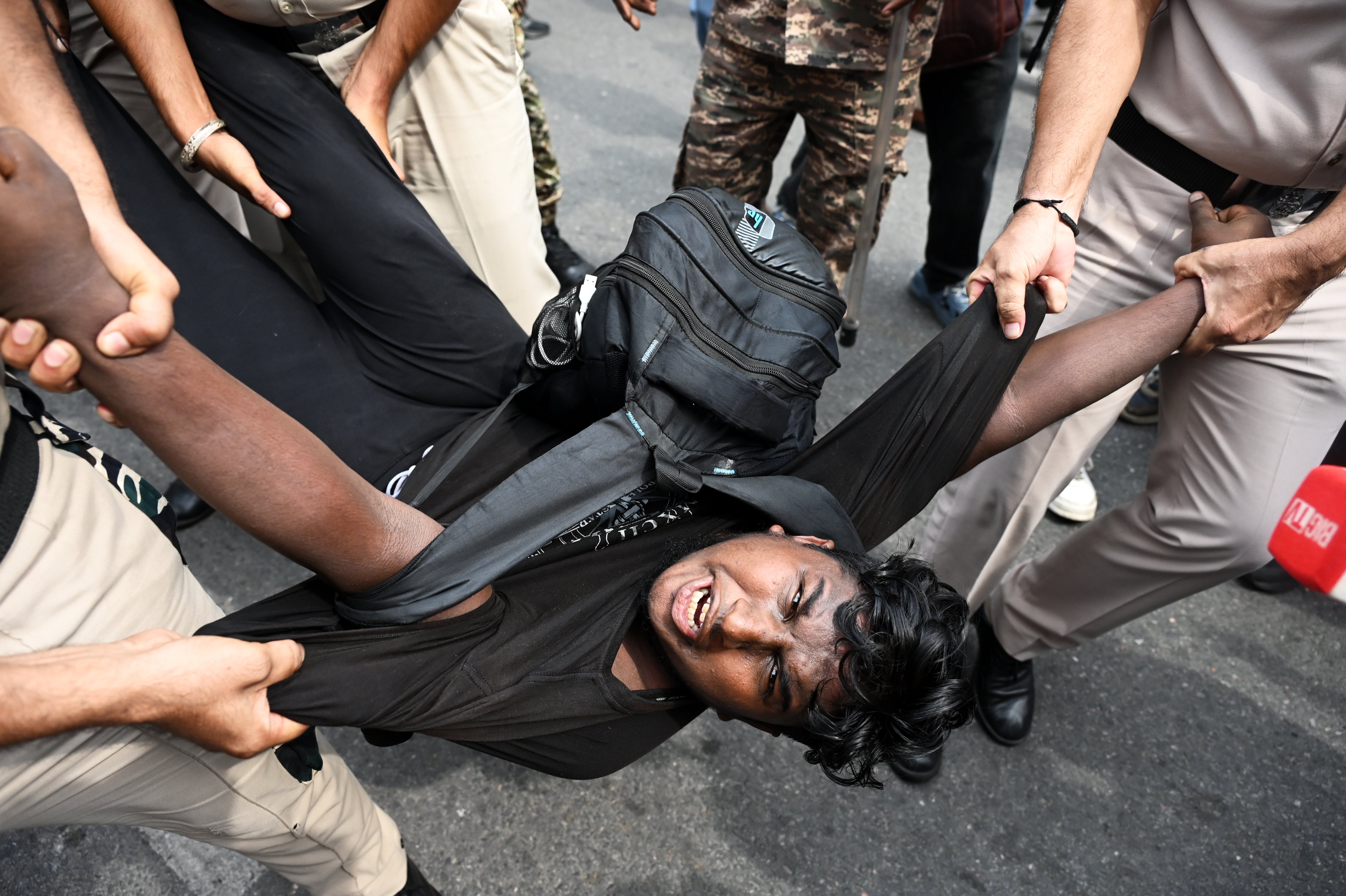 Las autoridades indias liberan de detención a líderes del movimiento de protesta Cucaracha