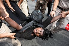 Las autoridades indias liberan de detención a líderes del movimiento de protesta Cucaracha