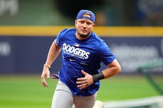 Dodgers mantienen al infielder Miguel Rojas en su roster de la SCLN ante los Cerveceros