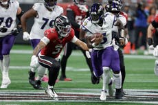 Huntley lidera ofensiva final para forzar prórroga y Ravens vencen 30-23 a Falcons en tiempo extra