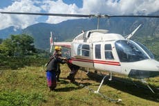 Helicópteros de rescate acuden a aldeas inundadas de Nepal. Reportan 5 desaparecidos