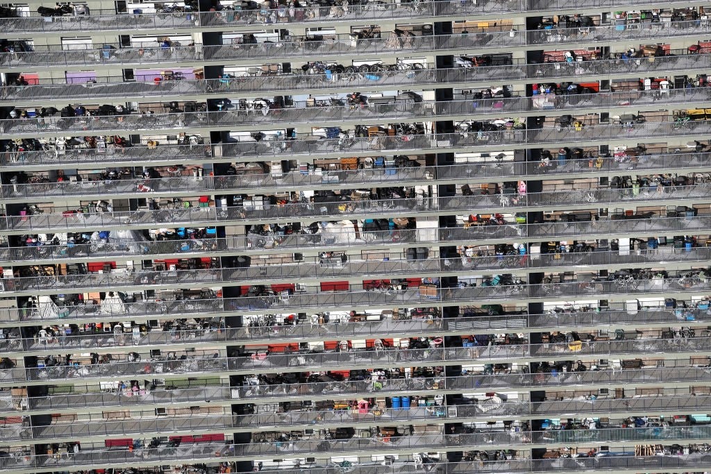 <p>El 5 de enero de 2018, las terrazas de los departamentos del distrito del Bronx, en la ciudad de Nueva York, se llenaron de pertenencias familiares ante la llegada del “ciclón bomba”</p>