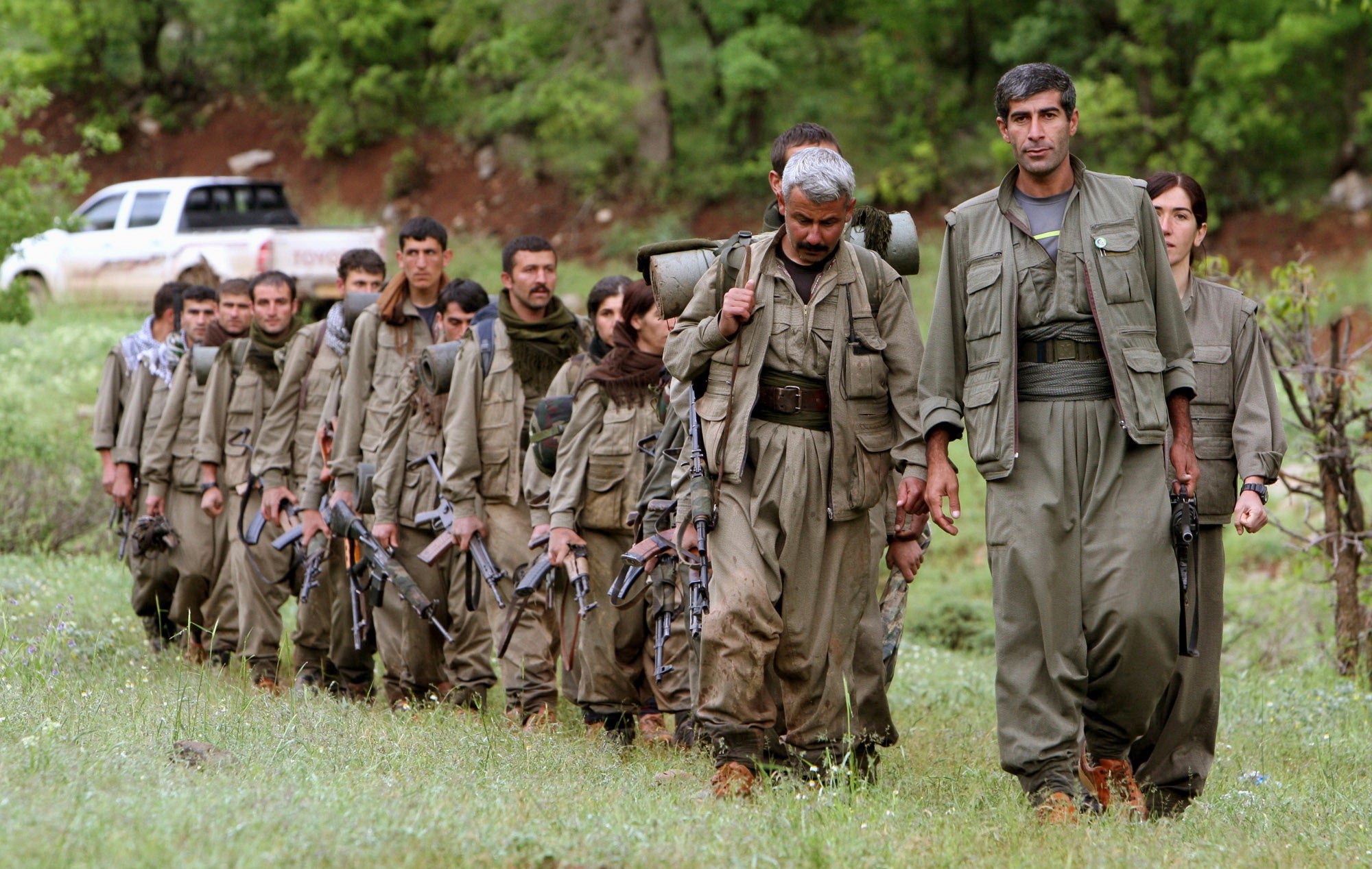 Kurdos se retiran de campamentos en el norte de Irak bajo acuerdo con Turquía