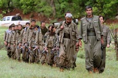 Kurdos se retiran de campamentos en el norte de Irak bajo acuerdo con Turquía