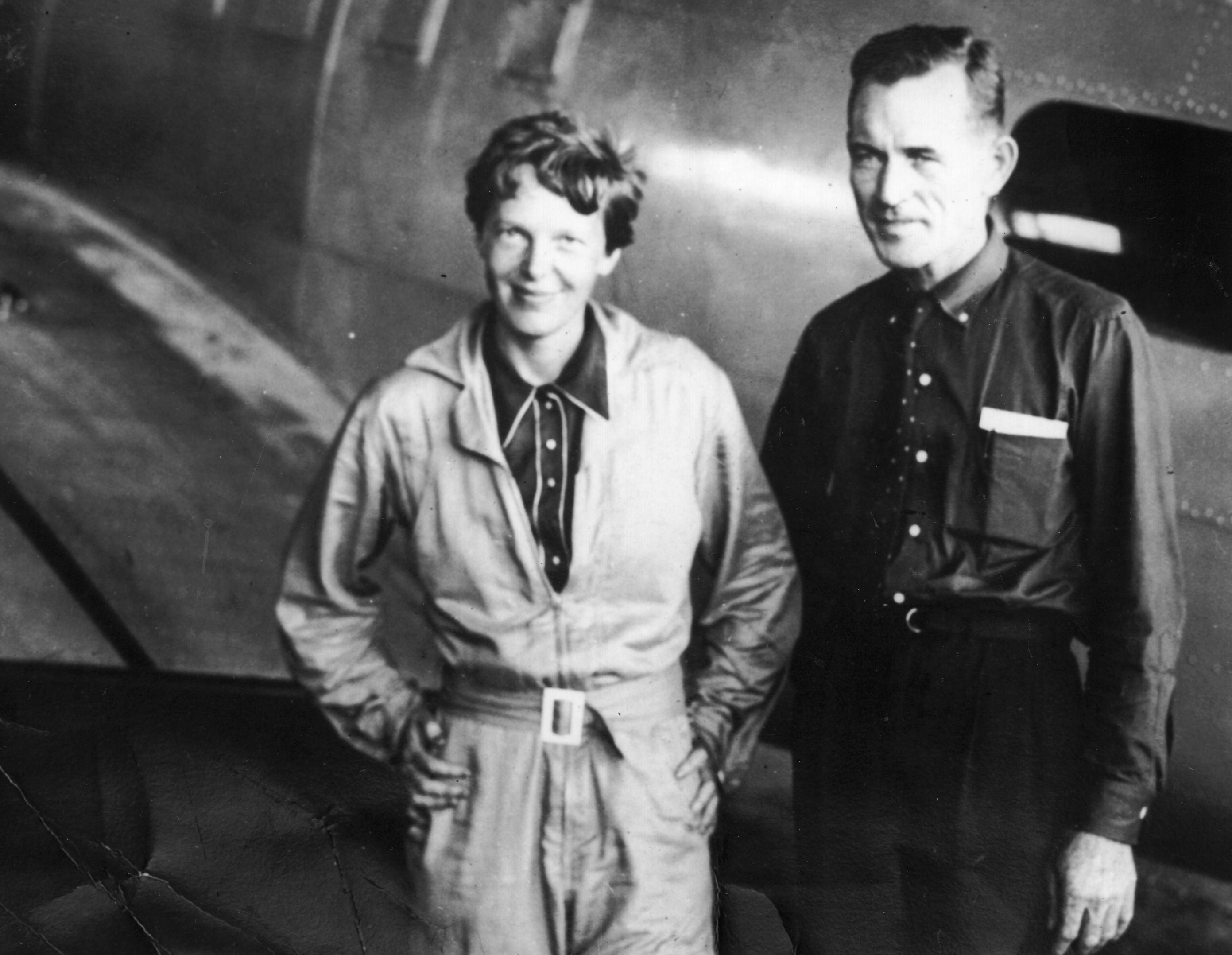 La aviadora estadounidense Amelia Earhart y el navegante Fred Noonan esperaban dar la vuelta al mundo antes de que su avión desapareciera