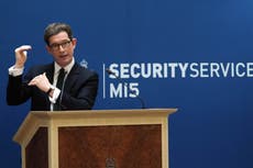 Jefe del MI5 dice que Irán intenta atacar recintos militares en Reino Unido