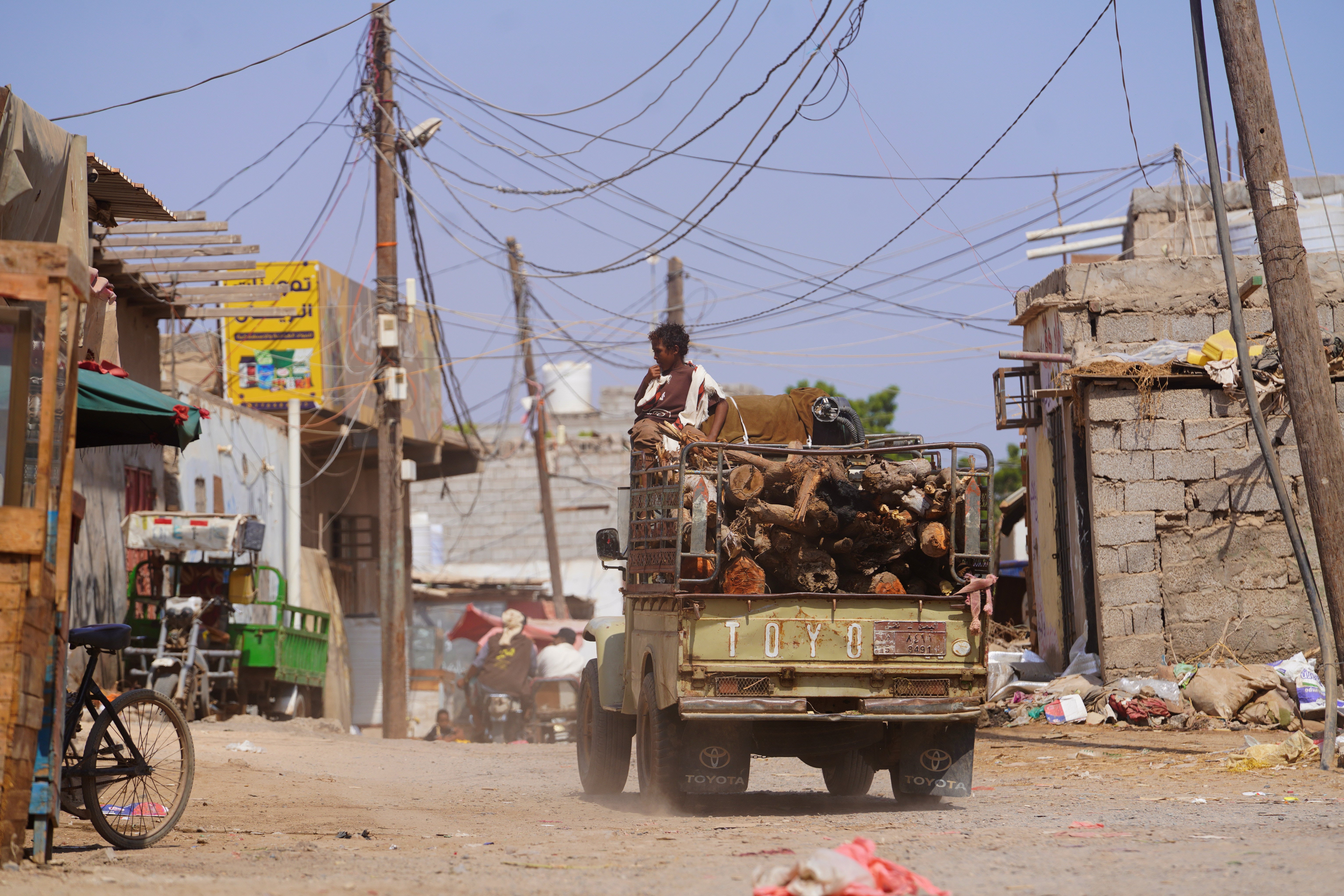 Coalición liderada por Arabia Saudí ataca instalaciones petroleras en Yemen, dice TV hutí